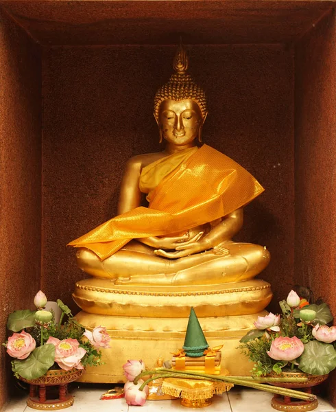 陰毛タイの寺院で仏像. — ストック写真