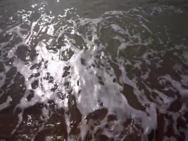 Παραλία Και Κυματισμοί Κύματα Κίνηση Πριν Ηλιοβασίλεμα — Αρχείο Βίντεο