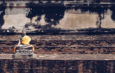 Tuğla duvarlar Tay tapınaklar antik Buda heykelleri yerleştirilen.