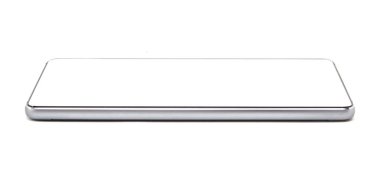 Beyaz arka planda yalıtılmış boş ekran cep telefonu