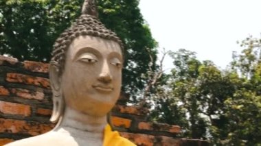 Ayutthaya, Tayland - 5 Nisan 2019 : Wat Yai Chaimongkol tapınağında Buda heykeli.