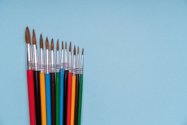 Boya fırçaları. Sanat, resim. Kavramsal ve yaratıcı fotoğrafçılık. Boşluğu kopyala.