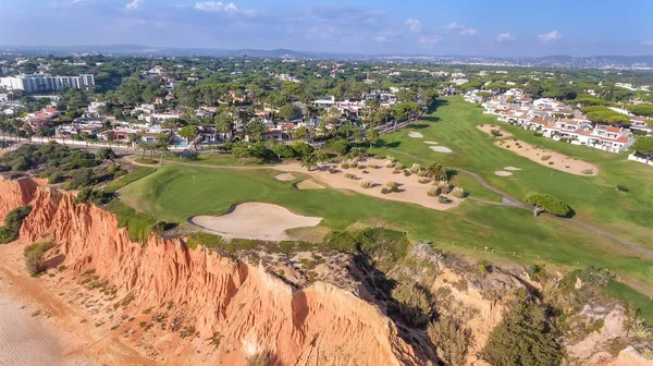 Aerial Golf Park Val de Lobo, Vilamoura, Πορτογαλία. Υπέροχο μέρος με θέα την παραλία. — Φωτογραφία Αρχείου