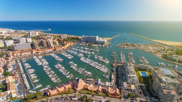 Foto aérea de la bahía, Vilamoura, Quarteira, Portugal. Marina con yates de lujo . — Foto de Stock