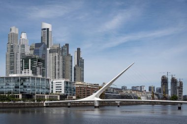 Panoramik kadın Köprüsü (Puente de la Mujer) Puerto Madero, Buenos Aires, Arjantin