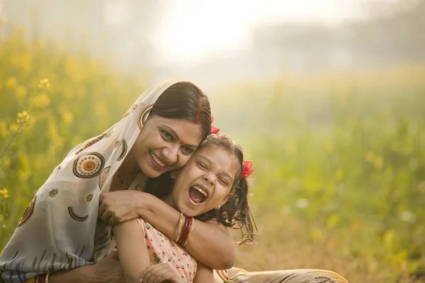 Mother with daughter having fun at agriculture field — Stock Photo, Image