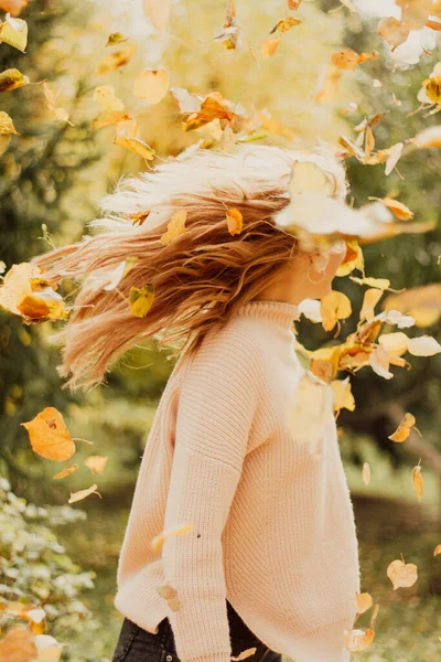 Yellow Foliage Girl Shirts Happy Girl Leaves Autumn Frame — Stock Photo, Image