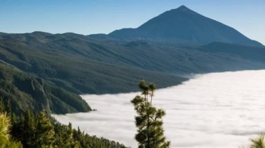 Bulutlar dağlar volkan Teide Tenerife, Kanarya Adaları İspanya hareketli Timelapse