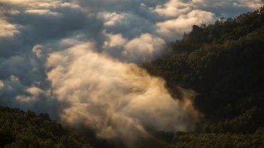 Bulutlar dağlar volkan Teide Tenerife, Kanarya Adaları İspanya hareketli Timelapse