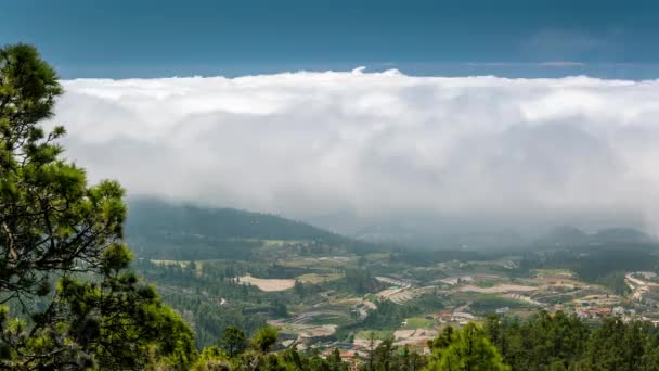 在西班牙加那利群岛特内里费岛的泰德火山中移动的云层的时光流逝 — 图库视频影像