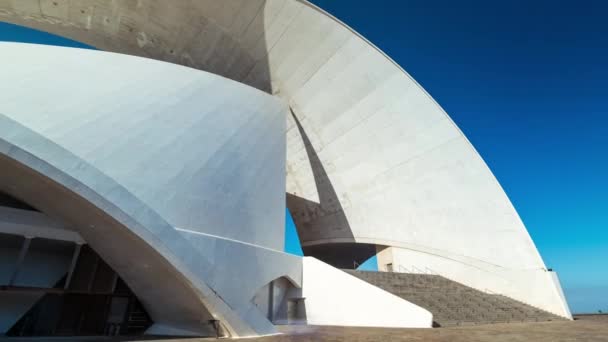 Santa Cruz, Tenereife, Spanien - 15. Juli 2018: Zeitraffer Stadtbild-Architektur — Stockvideo