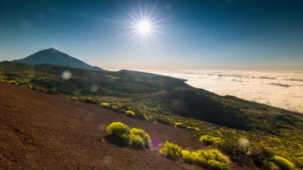 TimeLapse a felhők mozgó a hegyek vulkán Teide, Tenerife, Kanári-szigetek Spanyolország — Stock videók
