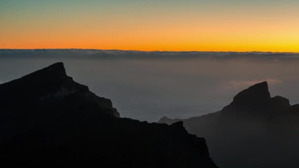Хронология движения облаков в горах вулкана Тейде на Тенерифе, Канарские острова, Испания — стоковое видео
