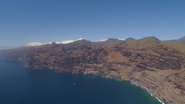 Widok Klify Los Gigantes Teneryfie Drone Strzał Góry Wyspy Canarias — Wideo stockowe