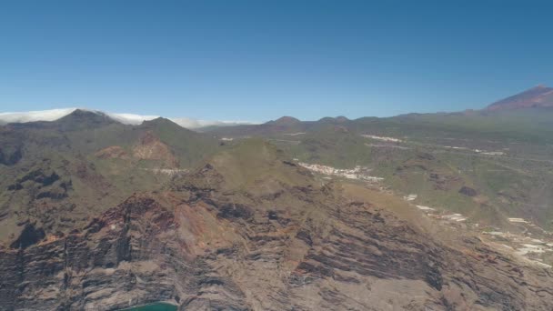 Luchtfoto Van Los Gigantes Cliffs Tenerife Drone Schoot Van Bovenaf — Stockvideo