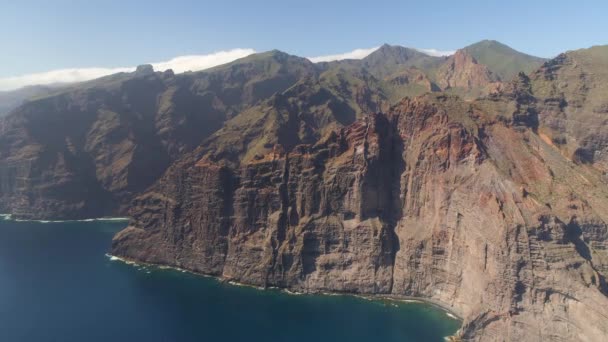 Légi Felvétel Los Gigantes Sziklák Tenerife Drone Lövés Felülről Kanári — Stock videók