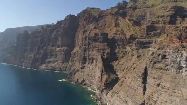 Вид Воздуха Скалы Лос Гигантес Тенерифе Дрон Выстрел Сверху Канарские — стоковое видео