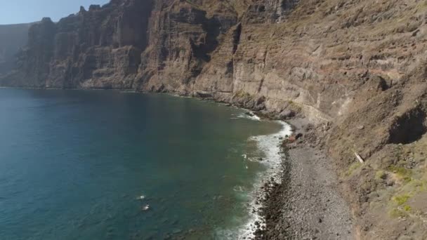 Luchtfoto Van Los Gigantes Cliffs Tenerife Drone Schoot Van Bovenaf — Stockvideo