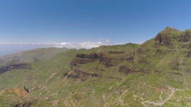 Dağları'nın rock ve cliff yukarıdan Tenerife volkanik dağ El Teide, Canarias Adaları, İspanya yakınındaki havadan görünümü.