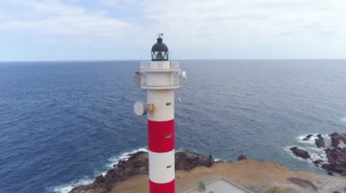 Tenerife, Kanarya Adaları, İspanya hava görünümünü deniz feneri Faro de Rasca yükseklikten. Wild Coast Atlas Okyanusu
