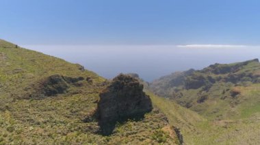 Dağları'nın rock ve cliff yukarıdan Tenerife volkanik dağ El Teide, Canarias Adaları, İspanya yakınındaki havadan görünümü.