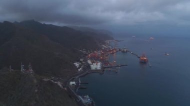 Santa Cruz De Tenerife, İspanya - Mayıs, 18, 2018 havadan görünümü bağlantı noktasının. 4 k'dan fazla vurdu casus uçak