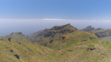 Dağları'nın rock ve cliff yukarıdan Tenerife volkanik dağ El Teide, Canarias Adaları, İspanya yakınındaki havadan görünümü.