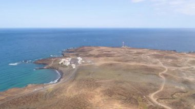Tenerife, Kanarya Adaları, İspanya hava görünümünü kıyı şeridi yükseklikten. 4 k atış robot. Wild Coast Atlas Okyanusu