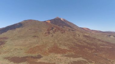 Havadan görünümü Teide Milli Parkı, dağlar ve sertleştirilmiş lav üzerinde uçuş. Tenerife, Kanarya Adaları