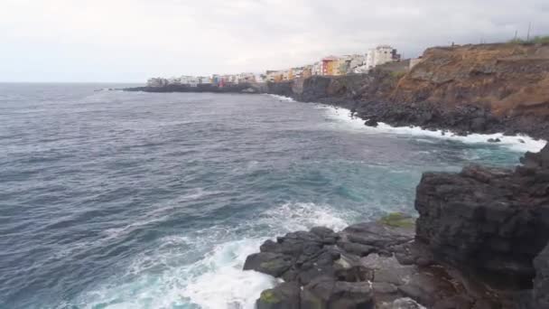 Tenerife Španělsko Května 2018 Letecký Pohled Skalnatém Pobřeží Atlantského Oceánu — Stock video