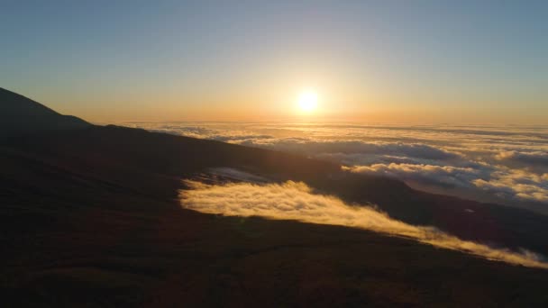 Vista Aérea Parque Nacional Teide Voo Sobre Montanhas Nuvens Lava — Vídeo de Stock