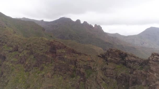 Tenerife Espanha Maio 2018 Vista Aérea Montanhas Rochosas Desfiladeiro Inferno — Vídeo de Stock