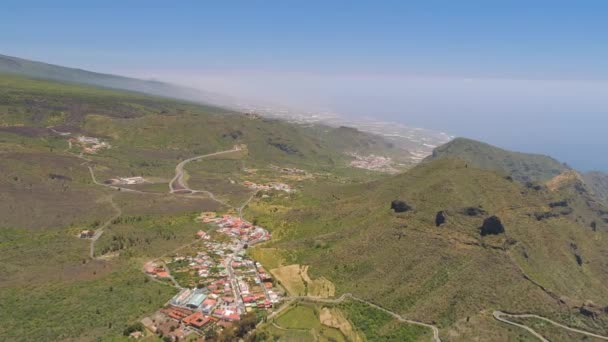 西班牙加那利群岛 Tede 附近特内里费岛上从上面看山脉的鸟图 无人机在4K — 图库视频影像