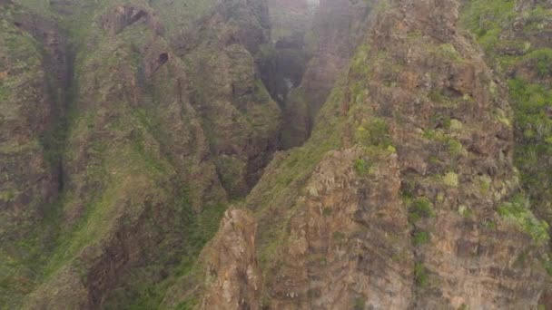 Тенерифе Испания Мая 2018 Года Воздушный Вид Скалистые Горы Ущелье — стоковое видео