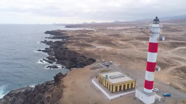 テネリフェ島のカナリア諸島 スペインの灯台ファロ デ血眼の高さから眺め 大西洋の野生の海岸 — ストック動画