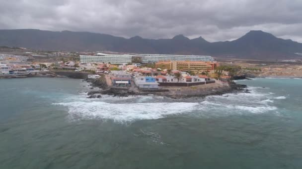 Tenerife Caleta Spanje Mei 2018 Luchtfoto Rotsachtige Kust Van Atlantische — Stockvideo