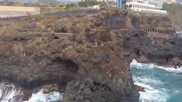 Tenerife Španělsko Května 2018 Letecký Pohled Skalnatém Pobřeží Atlantského Oceánu — Stock video