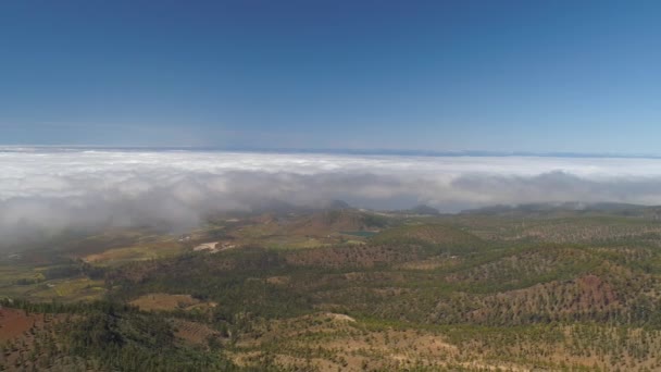 Vista Aérea Pequeña Ciudad Tenerife Vuelo Sobre Las Nubes Día — Vídeos de Stock