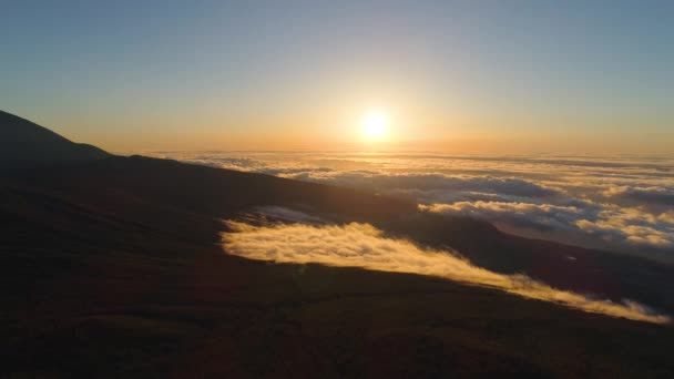 Luchtfoto Van Teide Nationaal Park Vlucht Bergen Geharde Lava Wolken — Stockvideo
