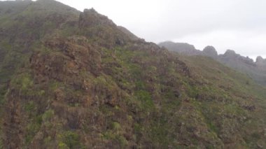 Tenerife, İspanya - 18 Mayıs 2018: Rocky Dağları'nın hava görünümünde cehennem gorge, Kanarya Adaları. 4 k dron yukarıdan vurdu.
