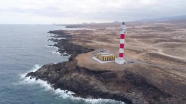 Tenerife, Kanarya Adaları, İspanya hava görünümünü deniz feneri Faro de Rasca yükseklikten. Wild Coast Atlas Okyanusu