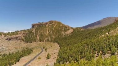 Havadan görünümü Teide Milli Parkı, dağlar ve sertleştirilmiş lav üzerinde uçuş. Tenerife, Kanarya Adaları