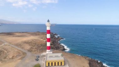 Tenerife, Kanarya Adaları, İspanya hava görünümünü deniz feneri Faro de Rasca yükseklikten. Wild Coast Atlas Okyanusu