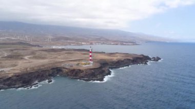 Tenerife, Kanarya Adaları, İspanya hava görünümünü deniz feneri Faro de Rasca yükseklikten. Wild Coast Atlas Okyanusu