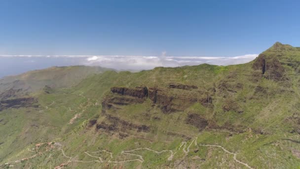 Vista Aérea Las Montañas Roca Acantilado Desde Arriba Tenerife Cerca — Vídeo de stock