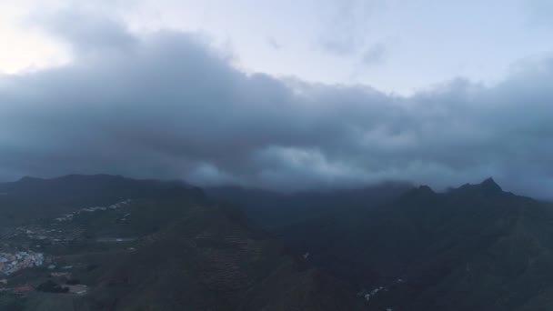 Teneriffa Spanien Mai 2018 Luftaufnahme Einer Wolke Über Den Bergen — Stockvideo