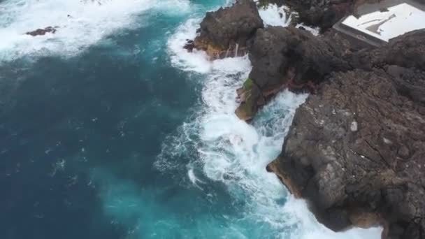 Вид Воздуха Скалы Атлантический Океан Тенерифе Беспилотник Сверху Канарские Острова — стоковое видео