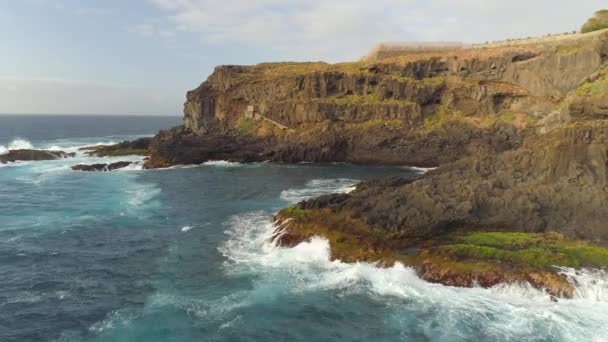 Вид Воздуха Скалы Атлантический Океан Тенерифе Беспилотник Сверху Канарские Острова — стоковое видео