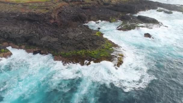 Luftaufnahme Von Klippen Und Atlantik Auf Teneriffa Drohnenschuss Von Oben — Stockvideo