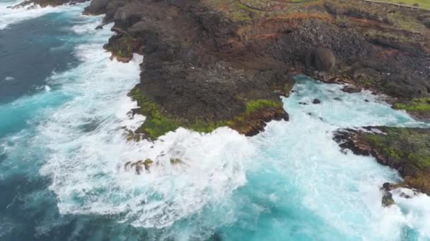 Widok Klify Ocean Atlantycki Wyspie Teneryfa Drone Strzał Góry Wyspy — Wideo stockowe